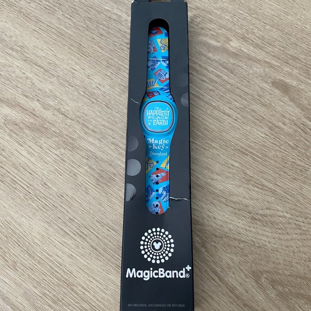 Disney MagicBand Disneyland Magic Key The Happiest Place On Earth Exclusive Blue